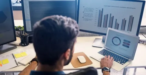 A person analysing big data