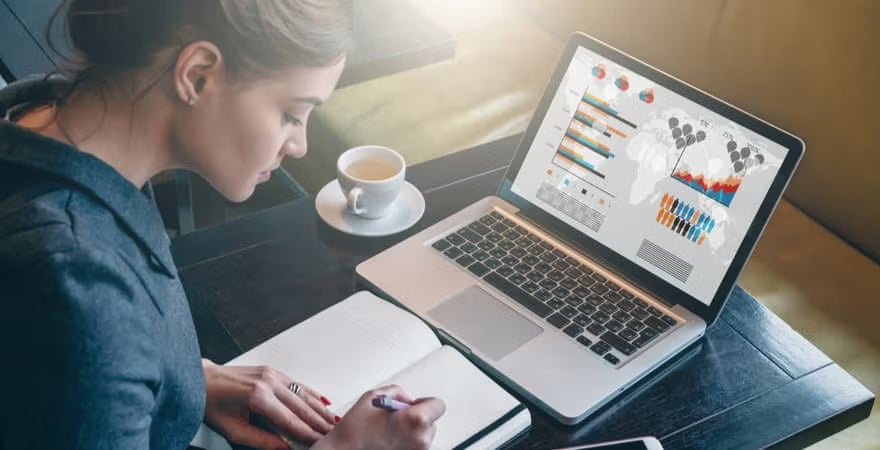 A female data scientist student studying on her laptop in a cafe
